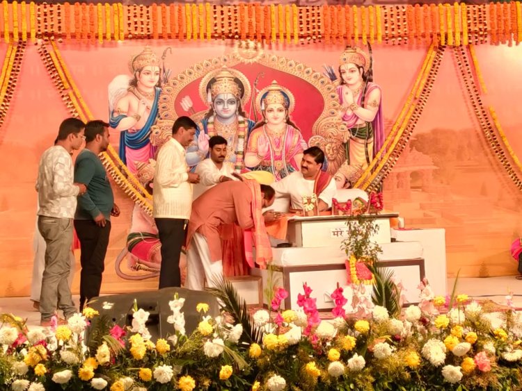 बुंदेली में भगवान राम की कथा, भाजपा जिलाध्यक्ष सहित बड़ी संख्या में शामिल हुए भक्त