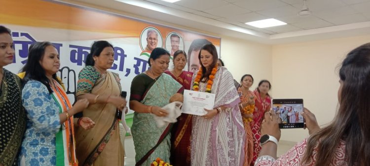 रायपुर शहर महिला कांग्रेस ने उत्कृष्ट महिलाओं का किया नारी न्याय सम्मान