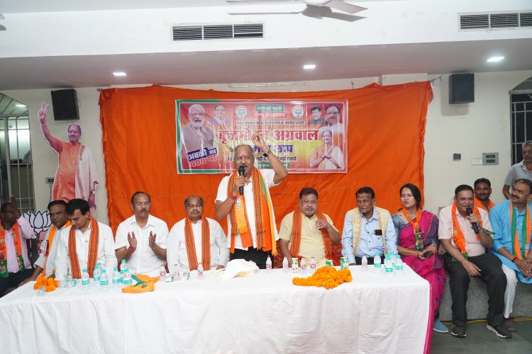 रायपुर की कॉलोनियों में पहुंचे बृजमोहन अग्रवाल,बढ़चढ़कर मतदान करने किया आग्रह