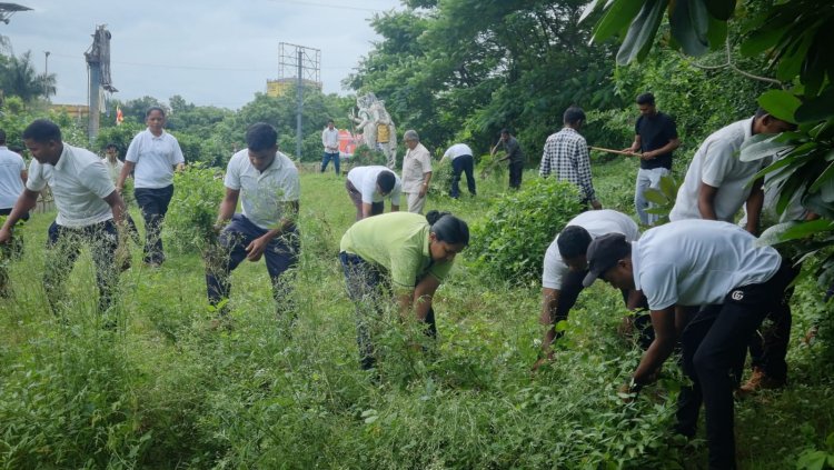 जन सहयोग के स्वच्छता अभियान में एसपी मैडम भी शामिल हुईं