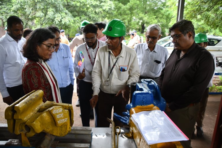 एसईसीआर महाप्रबंधक नीनु इटियेरा ने पीपी यार्ड और इलेक्ट्रिक लोको शेड भिलाई का किया निरीक्षण