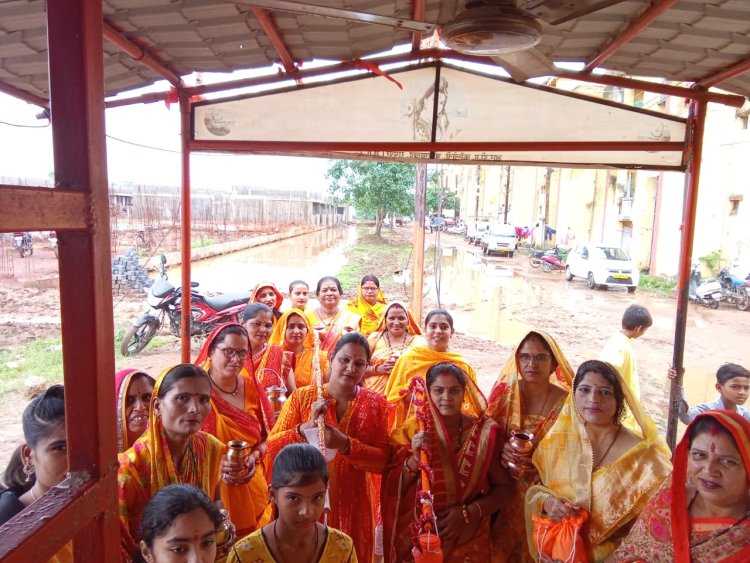 आरडीए कॉलोनी की महिलाओं ने कांवड़ यात्रा कर हटकेश्वर महादेव को चढ़ाया जल