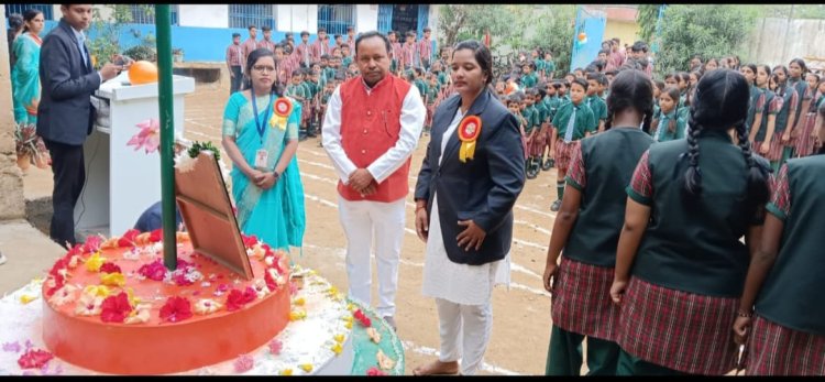 प्रज्ञा विद्यापीठ हाई स्कूल घरघोडा में 15 अगस्त बड़े ही धूमधाम से मनाया गया