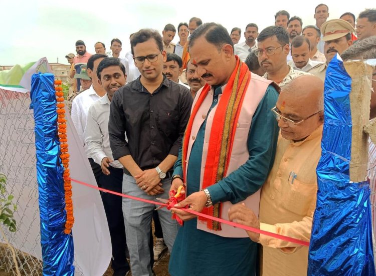 कैबिनेट मंत्री श्याम बिहारी जायसवाल ने मियावाकी पद्धति से पौधारोपण कर किया वन महोत्सव का शुभारंभ