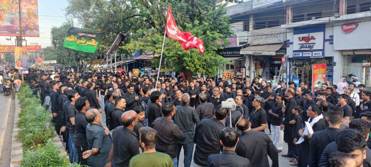 इमाम हुसैन के चालीसवें पर निकला मातमी जुलूस, कलात्मक ताज़िये और अलमे मुबारक भी शामिल हुए