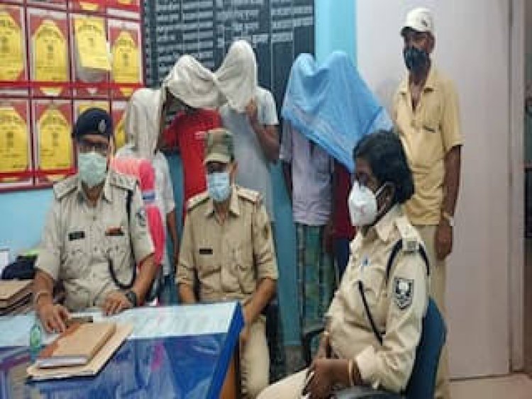 होटल के बेसमेंट में चल रहे सेक्स रैकेट का भंडाफोड़, दो पुलिसकर्मी सहित 9 लोग गिरफ्तार