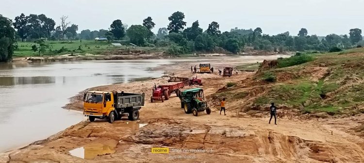 पुरातात्विक महत्व वाले देवगढ़ धाम घाट से रेत की तस्करी जारी,शासन को रहा बड़ा राजस्व नुकसान