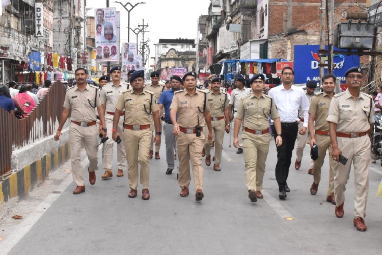 गणेशोत्सव झांकी,विसर्जन औऱ ईद पर्व के मद्देनजर रायपुर पुलिस ने निकाला फ्लैग मार्च