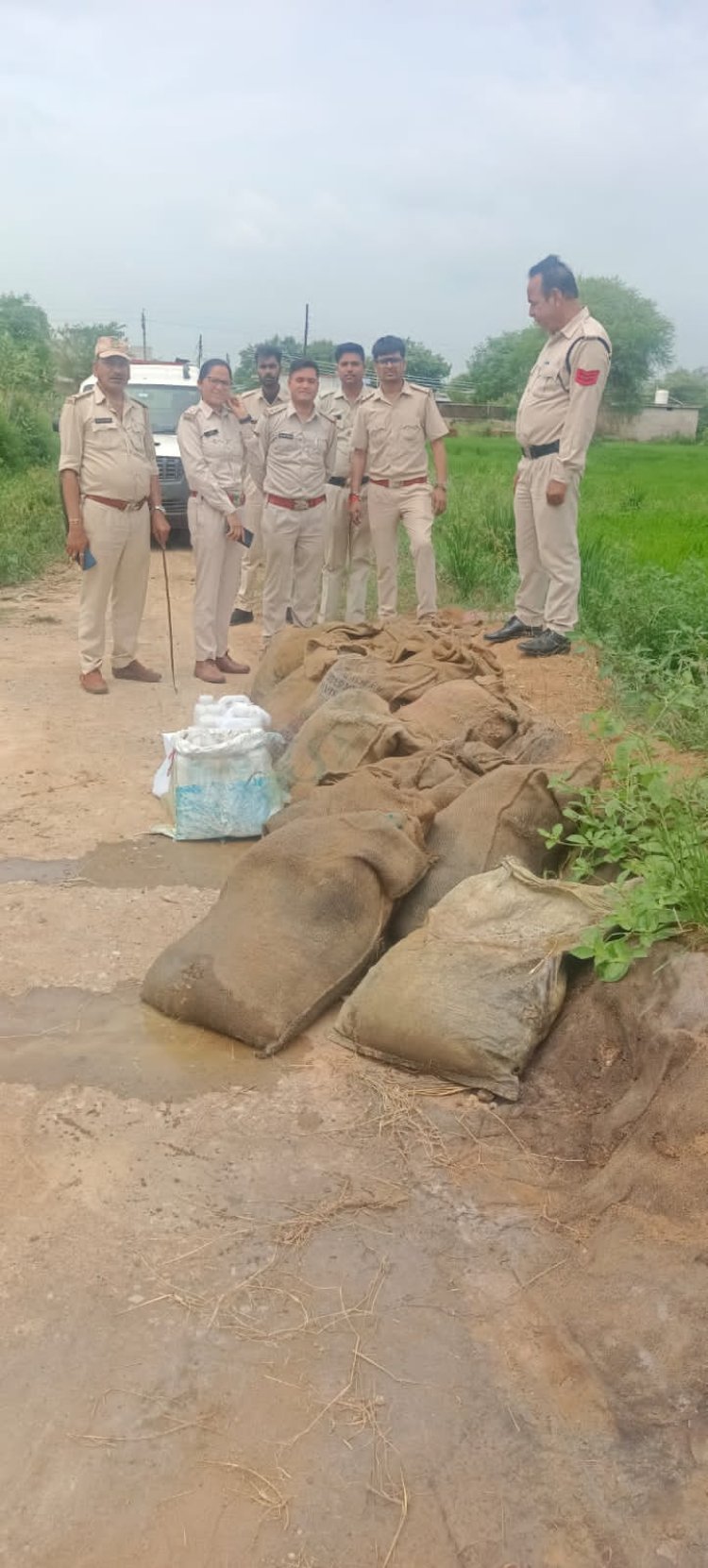 आबकारी विभाग की बड़ी कार्रवाई,50 लीटर महुआ शराब और 750 किलो महुआ लहान जब्त