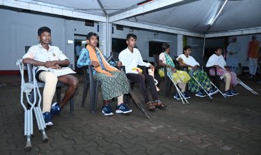 नक्सलियों के बिछाए आईईडी में पैर गवाने वाले नक्सल पीड़ितों को मिला कृत्रिम पैर का संबल