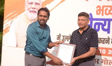 मुख्य सचिव अमिताभ जैन ने अधिकारियों और कर्मचारियों को किया सम्मानित