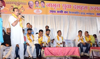 रायपुर शहर सहित पश्चिम विधानसभा के विभिन्न स्थानों मे रावण दहन कार्यक्रम में शामिल हुए विकास उपाध्याय