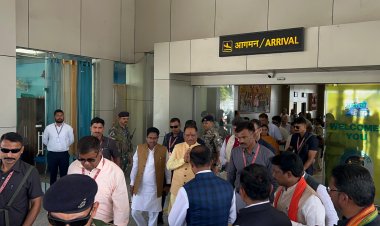 Breaking : मुख्यमंत्री विष्णु देव साय पहुंचे जगदलपुर, एयरपोर्ट पर किया गया आत्मीय स्वागत