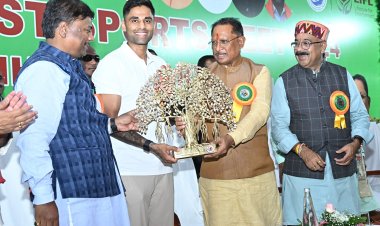 मुख्यमंत्री साय ने भारतीय T20 क्रिकेट टीम के कप्तान सूर्य कुमार यादव का किया सम्मान