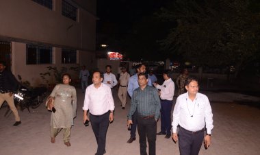 रायपुर दक्षिण विधानसभा उपचुनाव : कलेक्टर डाॅ. गौरव सिंह ने मतदान केंद्र के 85 बूथों का किया निरीक्षण