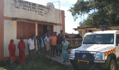 उपस्वास्थ्य केंद्र रिसगांव को मिली नई एंबुलेंस,पंचायत प्रतिनिधि और ग्रामीणों ने रामू रोहरा और प्रकाश बैस का किया आभार व्यक्त