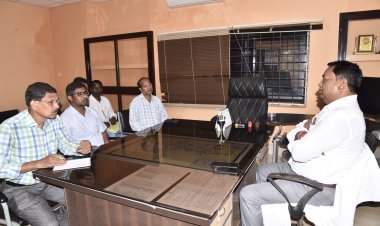 कमिश्नर ने बकावंड जनपद पंचायत कार्यालय का किया औचक निरीक्षण