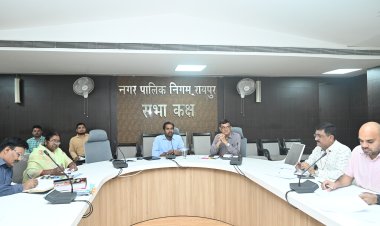 दीपावली के पूर्व निगम आयुक्त अबिनाश मिश्रा ने ली बैठक,अधिकारियों को दिए आवश्यक निर्देश
