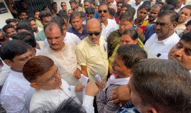 हज़ारों ने किया बवाल, टूटा बेरिकेट,युवा कांग्रेस का घरघोड़ा में ज़ोरदार विरोध