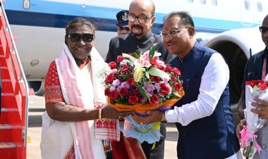 Big Breaking : राष्ट्रपति द्रौपदी मुर्मु दो दिवसीय प्रवास पर पहुंचीं छत्तीसगढ़ की राजधानी रायपुर