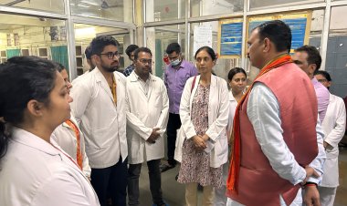 स्वास्थ्य मंत्री ने किया मेकाहारा अस्पताल का निरीक्षण, ऑपरेशन के बाद मरीजों से की मुलाकात