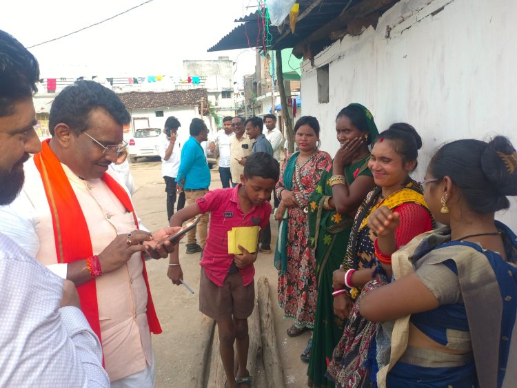 विधायक रोहित साहू ने गरियाबंद के विभिन्न वार्डों में भ्रमण कर महिलाओं और युवाओं को दिलाई भाजपा की सदस्यता