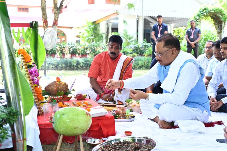 मुख्यमंत्री विष्णु देव साय ने विजयदशमी पर्व के अवसर पर किया शस्त्र पूजन