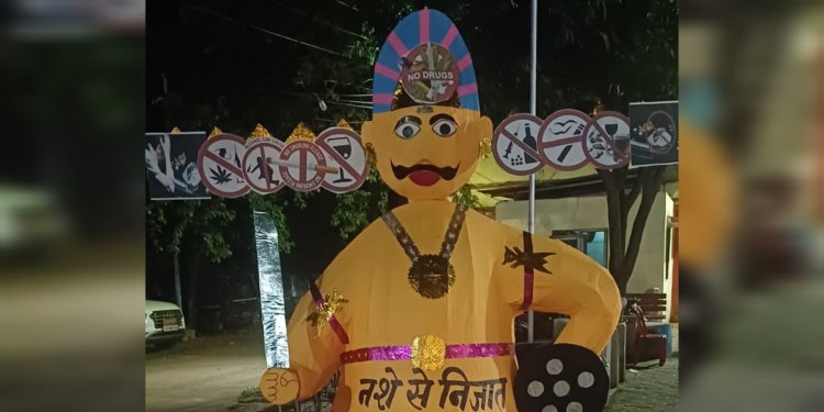 रायपुर पुलिस ने किया नशे के रावण का दहन,जिलेभर में जलाया गया अनोखा पुतला