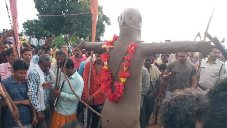 छिपली पारा में एकादशी के दिन हुआ सहस्त्रबाहु रावण का वध,ग्रामीण पुतले के मिट्टी को अपने साथ ले गए