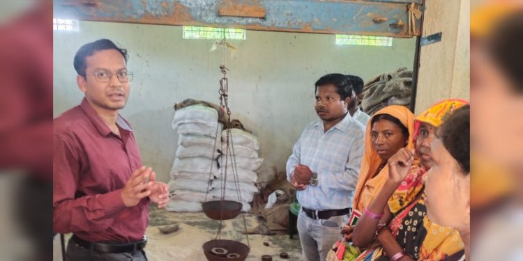 कलेक्टर देवेश कुमार ध्रुव ने विभिन्न गांवों का निरीक्षण कर की योजनाओं की समीक्षा