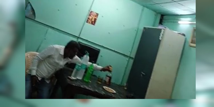 दुर्ग नगर निगम के राजस्व विभाग के अतिक्रमण कार्यालय में दारू पार्टी का वीडियो वायरल
