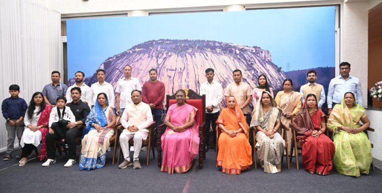 राष्ट्रपति द्रौपदी मुर्मु की ग्रुप फोटो के बैकड्रॉप में खूबसूरत मधेश्वर पहाड़ : जानिए क्यों है बेहद खास