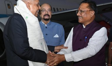Breaking : उपराष्ट्रपति जगदीप धनखड़ धर्मपत्नी के साथ पहुंचे रायपुर