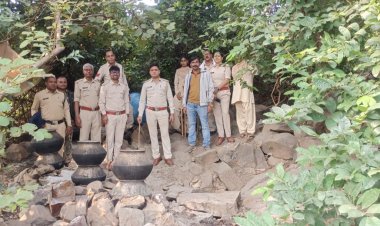 जंगल में बन रही थी शराब,आबकारी विभाग ने छापा मारकर नष्ट किया 4500 किलो महुआ लाहन