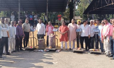 नगरी सोसायटी में प्रकाश बैस भाजपा जिलाध्यक्ष के आतिथ्य में पूजा अर्चना कर धान खरीदी का शुभारंभ