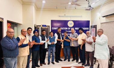 कैट ने गुरूनानक चौक व्यापारी संघ के नवनियुक्त अध्यक्ष महेश जेठानी का शॉल श्रीफल से स्वागत सम्मान किया