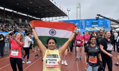 57 साल की उम्र में भी साहस, दृढ़ता और भारत के प्रति प्रेम अद्भुत,भिलाई की धावक प्रभा ने नीदरलैंड्स में जब तिरंगा लेकर लगाई दौड़,चारों तरफ गूंजा इंडिया इंडिया...
