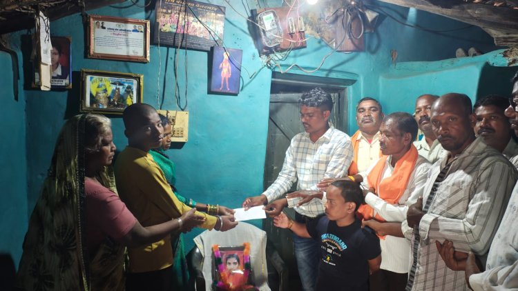 डीके यादव और समाज के पदाधिकारियों ने बेलरगांव पहुंचकर मृत बालिकाओं को दी श्रद्धांजलि