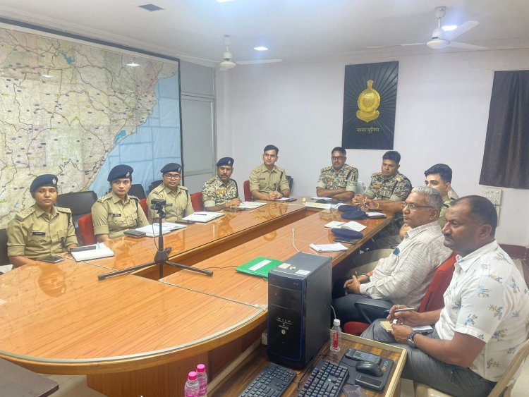 पुलिस महानिरीक्षक बस्तर रेंज ने  की रेंज के समस्त जिलों के कार्यों की समीक्षा,दिए आवश्यक निर्देश