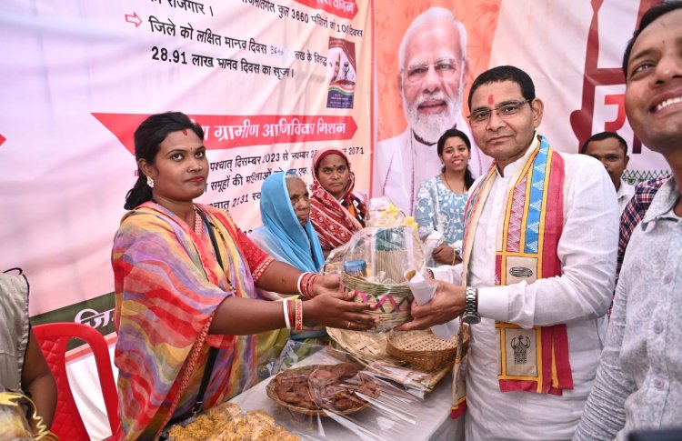 राजस्व मंत्री टंकराम वर्मा ने किसानों,शिक्षकों और प्रतिभावान विद्यार्थियों का किया सम्मान