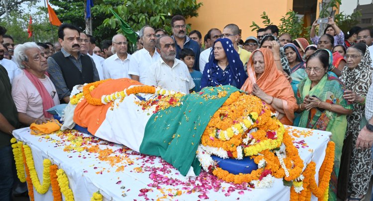पूर्व  सांसद गोपाल व्यास को राजकीय सम्मान के साथ दी गई अंतिम विदाई,इच्छा के अनुरूप एम्स में किया गया देहदान