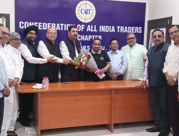 कैट सीजी चैप्टर ने सांसद चांदनी चौक नई दिल्ली एवं कैट के राष्ट्रीय महासचिव प्रवीण खंडेलवाल का रायपुर एयरपोर्ट में किया स्वागत