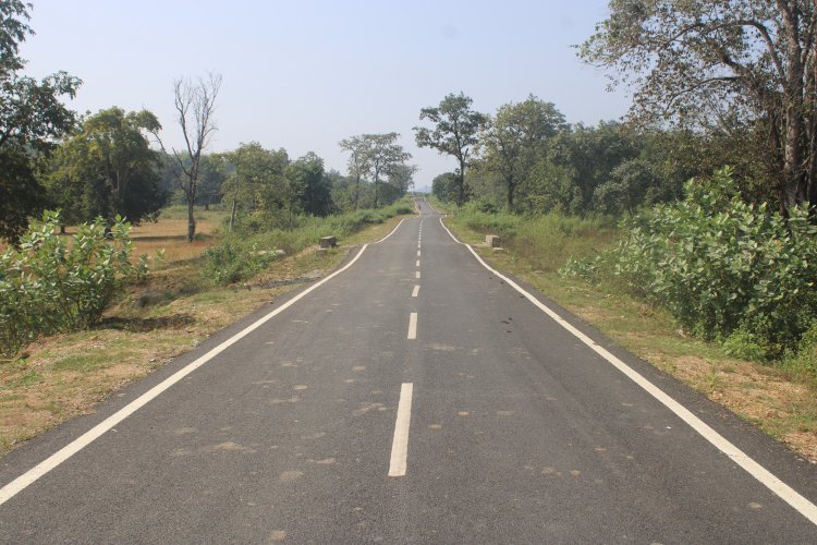 दूरस्थ माओवाद प्रभावित क्षेत्रों में सड़क निर्माण और हक्कुम मेल संचालन से ग्रामीणों के जीवन में आ रहा बदलाव