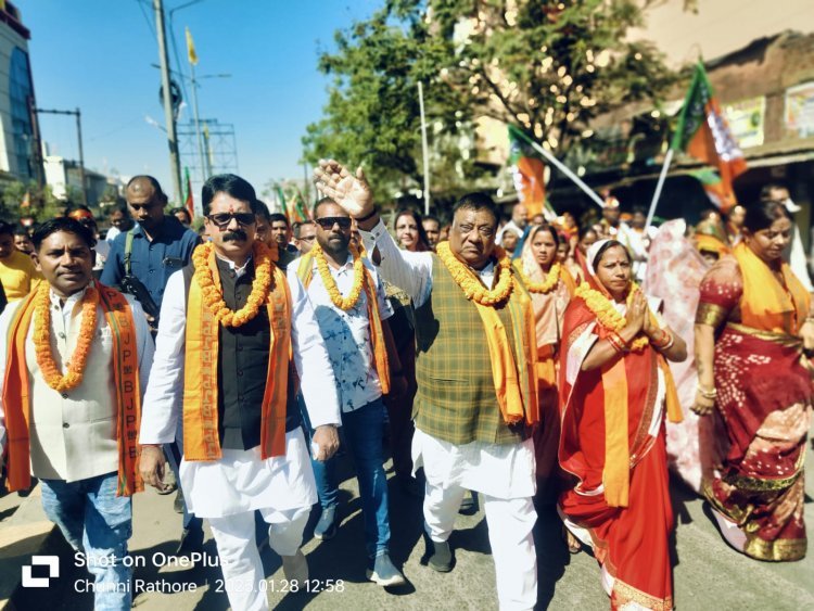 नगरपंचायत प्रभारी प्रशांत सिंह ठाकुर के अगुवाई में निकली प्रतिभा देवी की नामांकन रैली