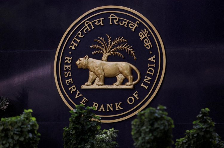 RBI ने लगाया इस बैंक पर बैन, खाताधारकों के पैसे निकालने पर लगी रोक