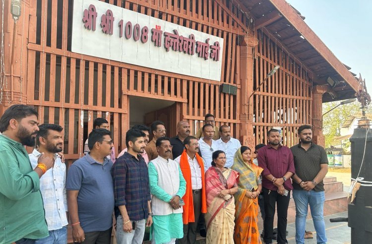 नव निर्वाचित जगदलपुर महापौर संजय पाण्डे ने माँ दंतेश्वरी के दर्शन कर आशीर्वाद किया प्राप्त