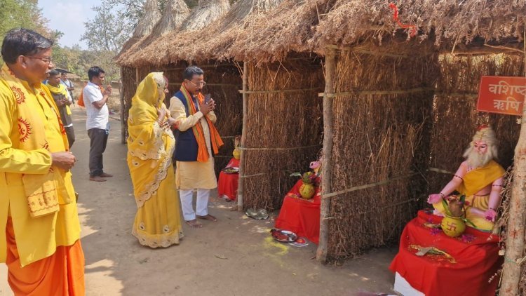 गायत्री परिवार द्वारा आयोजित 24 कुण्डी महायज्ञ में शामिल हुए विधायक चैतराम अटामी