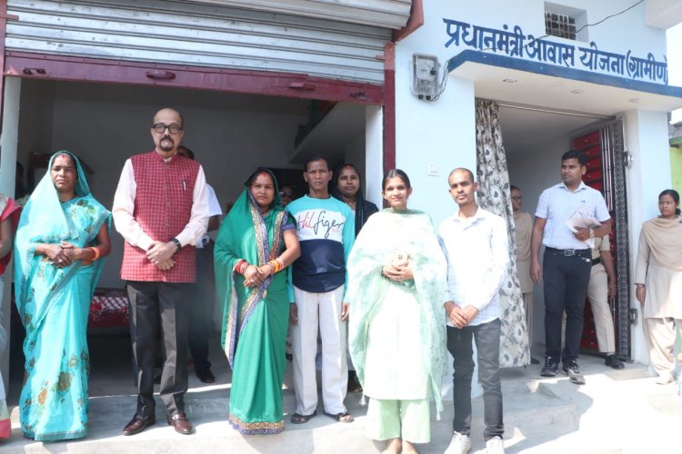 तिलसिवां के रामनाथ का पीएम आवास देख खुश हुए राज्यपाल