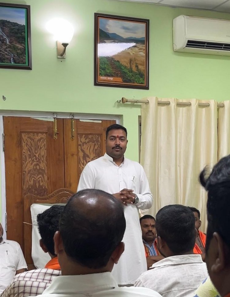 युवा आयोग अध्यक्ष विश्व विजय सिंह तोमर पहुंचे दंतेवाड़ा, भाजपा कार्यकर्ताओ ने किया स्वागत