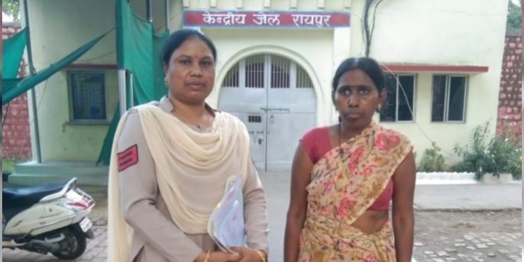 दुष्कर्म और तस्करी के मामले में फरार महिला गिरफ्तार